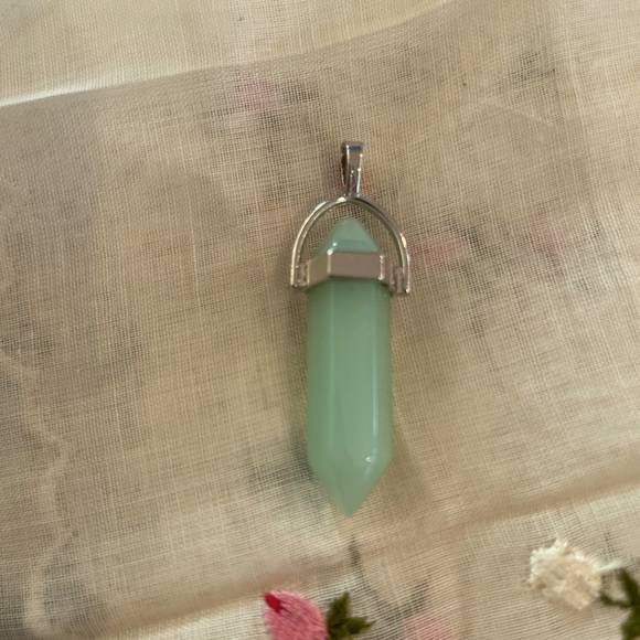 NWOTS Jade Crystal point! Pendulum pendant - Picture 1 of 3